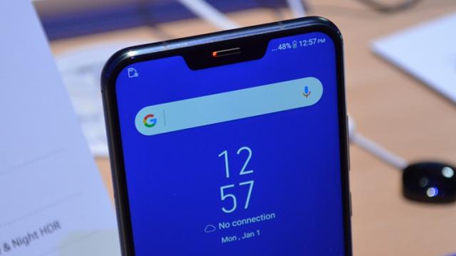 <b>Adio "breton" deja!? Decupajul trademark Apple ar putea dispărea de la anul</b>Trendul actual în materie de smartphone-uri este folosirea unui decupaj în ecran, acel numit breton pe care Apple l-a adus în primetime prin intermediul telefonului iPhone X. Nu a durat mult și companiile din lumea Android, chiar și cele mari