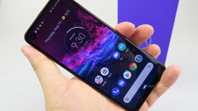 <b>Preț și disponibilitate Motorola One Action în România</b>Cel mai nou smartphone din portofoliul Motorola One și anume Motorola One Action este disponibil de astăzi la vânzare pe plan local, asta la doar câteva momente distanță de la anunțul oficial. Noi v-am prezentat rapid