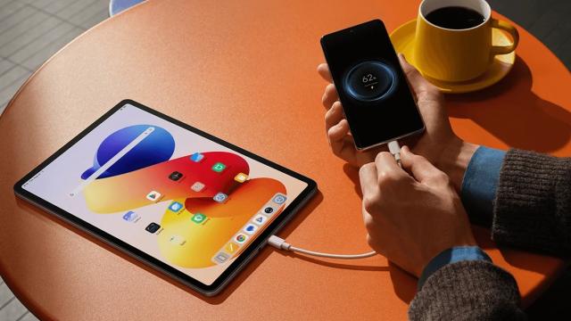 <b>Tableta Redmi Pad 2 Pro, cu Snapdragon 7s Gen 2 și baterie de 12.000 mAh, în ofertă bună pe Xiaomi România (cupon exclusiv de 400 lei reducere)</b>Xiaomi a introdus în oferta locală noul model Redmi Pad 2 Pro, o tabletă cu ecran generos și specificații solide pentru divertisment și productivitate, iar lansarea vine la pachet cu o reducere de 400 de lei, aplicabilă prin codul „RP2PRO”.