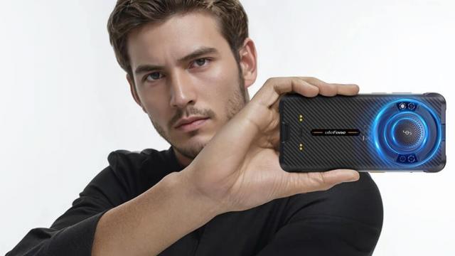 <b>Ulefone prezintă RugKing; Smartphone robust de buget, cu lanternă puternică, baterie de 9600 mAh și difuzor de 126 dB</b>Ulefone tocmai a lansat RugKing, un nou smartphone robust, gândit special pentru cei ce lucrează în medii dure sau au un stil de viață activ. E destul de accesibil, iar interesant în cazul său e că oferă un difuzor de 126 dB, o lanternă puternică