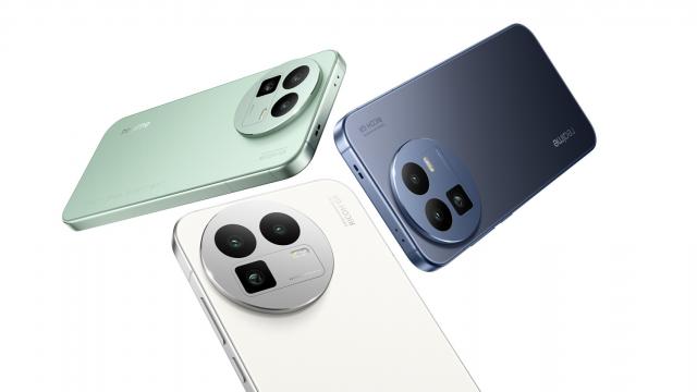 <b>realme GT8 lansat oficial în China! Flagship cu baterie de 7000 mAh, ecran 2K cu refresh rate de 144Hz, procesor Snapdragon 8 Elite</b>Alături de realme GT8 Pro, a sosit astăzi în China și varianta de bază din serie - GT8. E un model care duce mai departe filozofia brandului „viteză și inovație accesibilă”. Terminalul promite performanță, aduce o baterie impresionantă de 7000 mAh