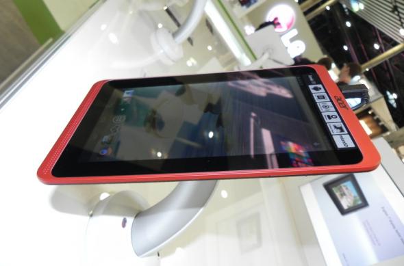 Acer Iconia B1-720 hands on preview: tableta dual core accesibilă și compactă (Retro MWC 2014 - Video): dscn5068jpg.jpg