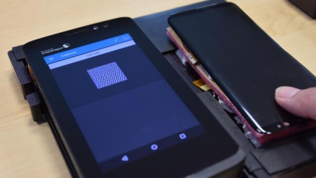 <b>Primul cititor de amprente 3D ultrasonic integrat în display vine de la Qualcomm și este cu adevărat deosebit </b>Pe lângă anunțul cu privire la debutul lui Snapdragon 855, în cadrul evenimentului marca Qualcomm de ieri seară am aflat detalii și despre primul cititor de amprente 3D Ultrasonic integrat în display și anume Qualcomm 3D Sonic Sensor despre