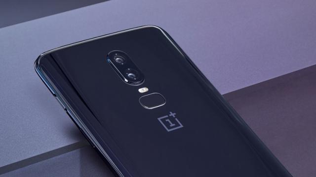 <b>OnePlus își ia angajamentul de a oferi minim 2 ani suport software Android pentru telefoanele sale</b>Cei de la OnePlus se remarcă și prin rapiditatea de care dau dovadă la oferirea celor mai noi release-uri Android pe telefoanele din portofoliu, update-urile sosind în timp util pe flagship-uri. Acum aflăm că firma chineză se angajează în oferirea