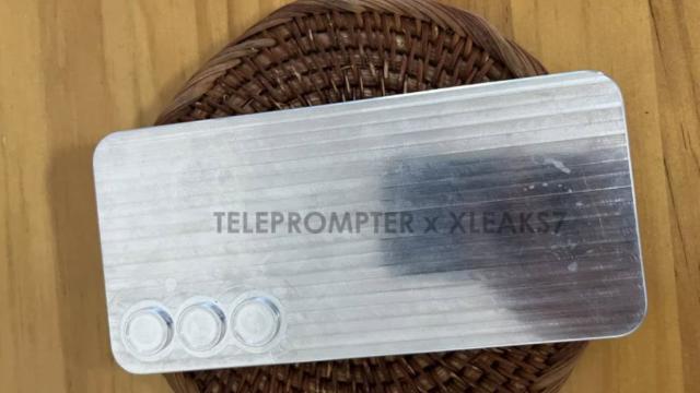 <b>Samsung Galaxy S24 FE e... urât; Apare într-o scăpare sub formă de machetă</b>Samsung Galaxy S24 FE a mai apărut până acum şi high midrangerul Samsung arată OK şi previzibil în randările din iunie. Acum apare sub forma unei machete care prezintă muchii ale ecranului cu adevărat inestetice. Gurile rele îl compară