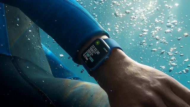 <b>Preț și disponibilitate Apple Watch Series 7 în România</b>Evenimentul organizat de Apple la mijloc de lună septembrie 2021 ne-a adus și lansarea noului ceas inteligent intitulat Apple Watch Series 7 sau mai simplu Apple Watch 7. Acest purtabil se remarcă prin creșterea raportului