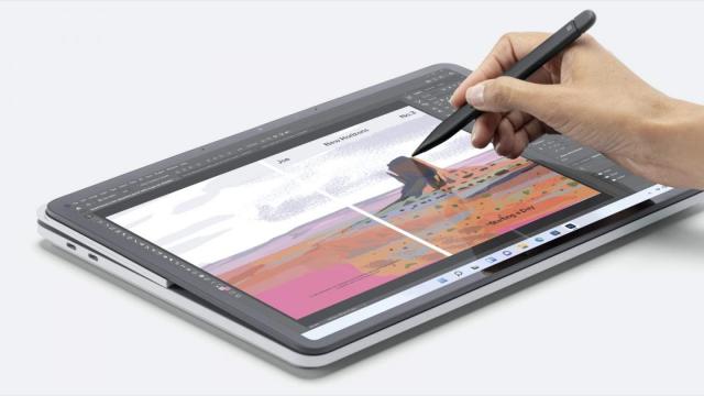 <b>Microsoft prezintă noul stylus Surface Slim Pen 2, un mouse reciclat şi accesorii pentru utilizatorii cu dizabilităţi</b>Microsoft a ţinut un eveniment amplu ieri, pe 22 septembrie, unul axat pe brandul Surface. Acolo a prezentat telefonul cu două ecrane Surface Duo 2, dar şi tableta Surface Pro 8, laptopul Surface Book Studio şi tableta entry level Surface