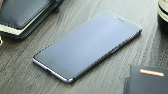 <b>Vernee vorbește despre design-ul modelului Mars și despre cum acesta se deosebește de alte terminale existente pe piață</b>Trebuie să recunoaștem faptul că smartphone-ul Vernee Mars este tare arătos, acesta sosind într-o carcasă unibody din metal și cu un panou frontal acoperit de sticlă 2.5D. Compania producătoare decide să ne vorbească astăzi despre design-ul pe care