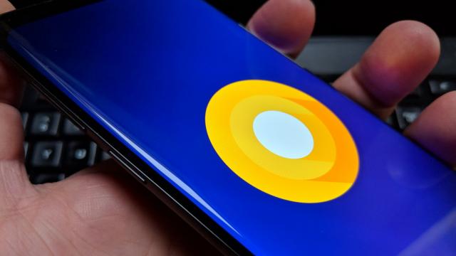 <b>Samsung Galaxy S9+: OS, UI aplicaţii cu un nou Samsung Experience, similar cu cel vechi</b>Samsung Galaxy S9+ rulează, ca şi Galaxy S9 Samsung Experience 9.0 aplicat peste Android 8.0 Oreo. Aduce schimbări estetice minore faţă de interfaţă lui Galaxy Note 8 sau S8, la nivel de culori ale iconurilor mai mult, să zicem.