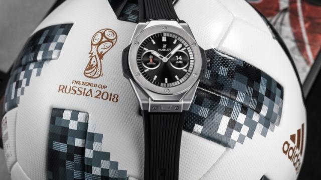 <b>Arbitrii de la Cupa Mondială FIFA 2018 vor purta un smartwatch Hublot de 5200 dolari</b>Cu ocazia Cupei Mondiale FIFA 2018, cei de la Hublot au creat un smartwatch special pentru arbitrii, dispozitiv inteligent care aduce funcții deosebite. Acest model ar avea un preț de peste 5000 dolari și nu se știe dacă la finalizarea