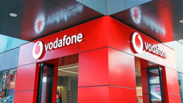 <b>Vodafone renunţă la Huawei ca furnizor de echipamente pentru reţeaua sa europeană de bază</b>După "una caldă" pentru Huawei odată cu permisiunea de a implementa 5G în UK, acum vine "una rece", tot pe filieră britanică. Operatorul Vodafone a anunţat că va elimina echipamentele Huawei