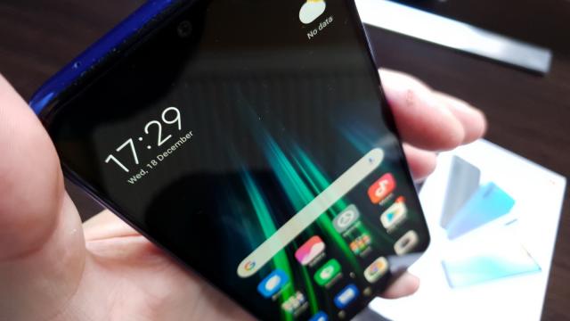 <b>Xiaomi Redmi Note 8T: Conectivitate cu infraroşu, 3 microfoane, USB-C, de toate</b>Xiaomi Redmi Note 8T are tot ce îi trebuie să se califice şi la categoria flagship. Serios acum, vine cu port USB-C jos, dar şi 3 microfoane, din care 2 sunt jos lângă acel port. Avem şi jack audio, dar şi NFC, care nu era prezent pe Redmi Note 8.