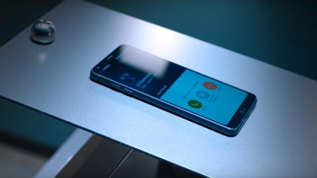 <b>LG G6 primeşte un super spot promoțional, în care e testat la sânge cu o maşinărie Rube Goldberg (Video)</b>Sud-coreenii de la LG Electronics își continuă campania de spoturi publicitare pentru promovarea flagship-ului LG G6, un telefon care apare într-o super reclamă astăzi. Smartphone-ul este testat la sânge de o mașinărie Rube Goldberg și vedem cum acesta