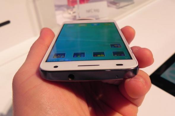 Alcatel One Touch Idol 2 Mini hands on preview: model dual SIM midrange cu interfață jucăușă (Retro MWC - 2014 Video): dscn4902jpg.jpg