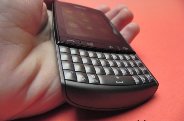 Review Nokia Asha 303 - preț accesibil, Angry Birds, QWERTY și touch laolaltă (Video): nokia_asha_303_review_mobilissimo_02.jpg