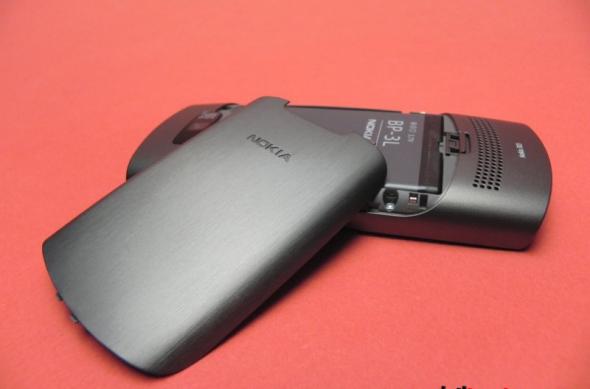 Review Nokia Asha 303 - preț accesibil, Angry Birds, QWERTY și touch laolaltă (Video): nokia_asha_303_review_mobilissimo_26.jpg