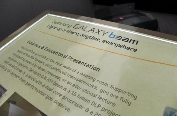 MWC 2012: Samsung Galaxy Beam Într-un preview hands-on - iată telefonul cu proiector din Barcelona (Video): dscn0329jpg.jpg