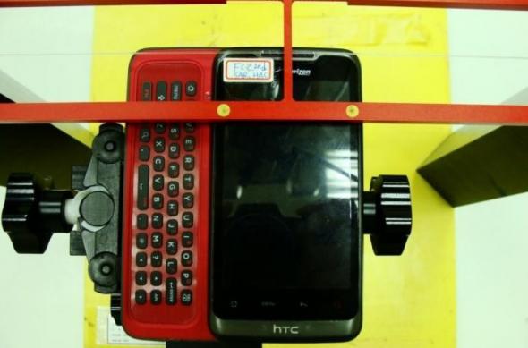Ghiceste smartphone-ul: un slider HTC cu Android la bord, in teste la FCC: htc_slider_fcc_04.jpg