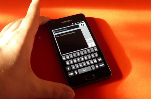 Samsung Galaxy S II "decolează" din cutie pe masa de teste - Unboxing Mobilissimo.ro (Video): samsung_galaxy_s_ii_unboxing_27jpg.jpg