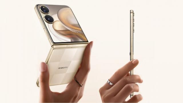 <b>Xiaomi Mix Flip 2 își prezintă design-ul; Are Snapdragon 8 Elite, mega baterie pentru un Flip, de peste 5000 mAh</b>Primele generații de pliabile Flip sufereau de o problemă majoră, cea a autonomiei, cu spațiu limitat la interior pentru integrarea unei baterii generoase, dar se trece cu succes peste acest impas odată cu apariția tehnologie Si/C