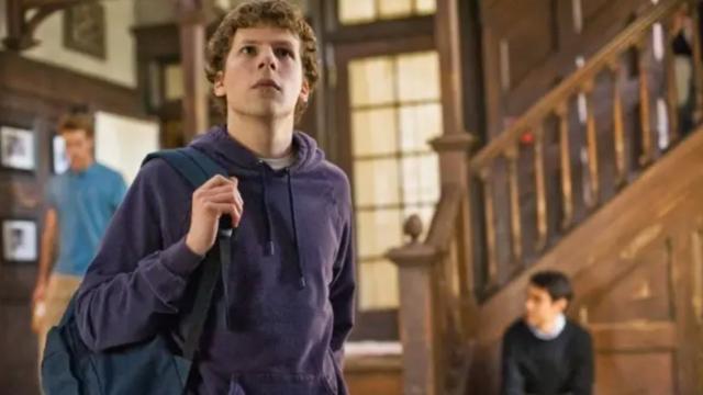 <b>The Social Network va primi o a doua parte; Sorkin revine cu un film despre impactul real al Facebook</b>Sony Pictures pregătește o continuare a celebrului film Rețeaua de Socializare (The Social Network), iar de data aceasta Aaron Sorkin nu doar că semnează scenariul, ci se va ocupa și de regie. Filmul original din 2010, regizat de David