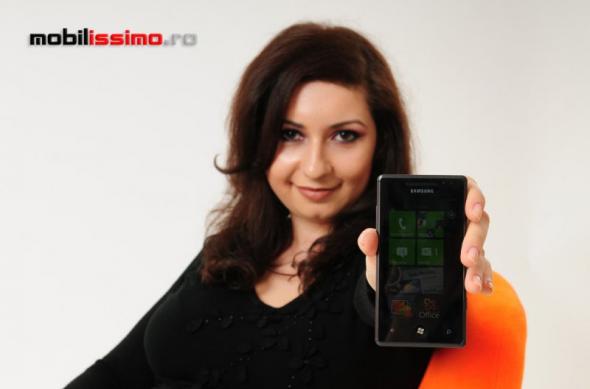 Fii modelul Mobilissimo MobiGirl! Ce au În comun fetele drăguțe și smartphone-urile...: madalina_padurean_mobigirl_samsung_omina_7_14.jpg