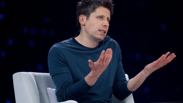 <b>Câtă energie „mănâncă” un prompt ChatGPT; Sam Altman susține că o interogare ar consuma cât un bec economic aprins câteva minute</b>Sam Altman, CEO-ul OpenAI, a postat pe blogul său personal că un prompt mediu trimis către ChatGPT ar consuma în jur de 0,34 watt-oră — cam cât un bec economic lăsat aprins pentru câteva minute. Asta vine într-un context în care el încearcă să arate că AI