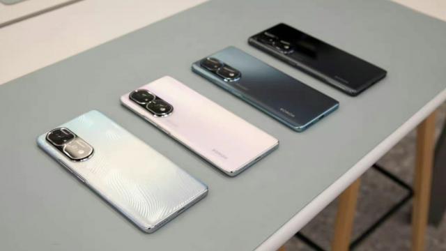 <b>Honor 80 apare în fotografii hands on, pe toate variantele de culoare; Se lansează peste 2 zile</b>Honor 80 va fi următoarea mare lansare de telefon din noiembrie 2022, debutând pe 23 noiembrie. Am tot văzut scăpări ale sale, dar acum avem parte şi de fotografii hands on, care dezvăluie variantele de culoare ale terminalelor