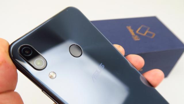 <b>ASUS ZenFone 5z primeşte o actualizare importantă: îmbunătăţire la nivel de cameră, Security Patch pe iunie şi altele</b>Cel mai accesibil smartphone cu procesor Snapdragon 845 din România se află la noi în teste în această perioadă și astăzi descoperim că taiwanezii au început distribuirea unui update software destul de important, unul menit să aducă