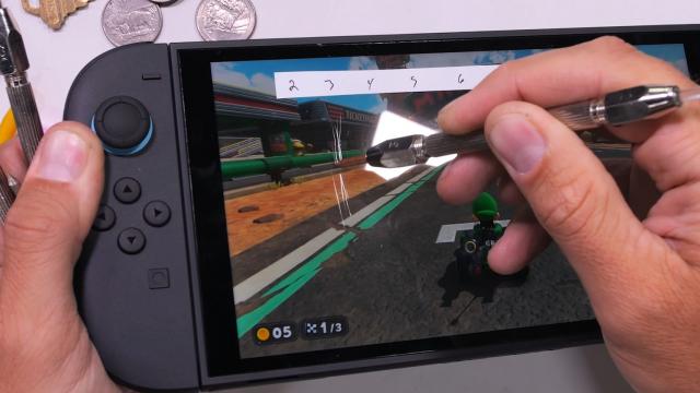 <b>Nintendo Switch 2 supus testelor de durabilitate a lui JerryRigEverything; Are un singur punct slab (Video)</b>Iată că Nintendo Switch 2 a debutat în sfârșit la nivel comercial, consola ajungând la cumpărători începând de ieri, 5 iunie. Pare că a ajuns și pe masa de teste a YouTuber-ului JerryRigEverything, iar acesta l-a pus la teste de durabilitate riguroase