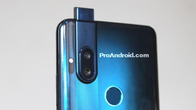 <b>Primul telefon Motorola cu cameră selfie pop-up face parte din seria Moto One! Îl vedem în noi fotografii și aflăm dotări</b>Încă din această vară pe internet și-au făcut apariția o serie de scăpări asociate unui prim smartphone Motorola cu cameră selfie pop-up, telefon care potrivit ultimelor leak-uri ar fi parte din seria Moto One. Am văzut recent fotografii