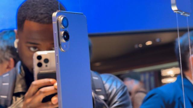 <b>Sub 7 mm și începe „distracția”; De ce telefoanele ultra-subțiri pierd exact ce contează mai mult..</b>Tot mai mulți producători par să împingă telefoanele spre dimensiuni cât mai reduse, în special în grosime. Dar odată ce cobori sub 7 mm, încep să apară compromisuri care afectează clar experiența de zi cu zi. Cei de la Android Police au explicat foarte..