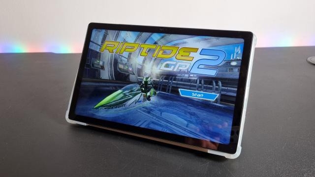 <b>Blackview Tab 11 WiFi: Benchmark-uri cu scoruri modeste, performanță bună pentru sarcini de bază și light gaming</b>Blackview Tab 11 WiFi aduce un procesor MediaTek MT8183, un procesor destul de vechi, dar special conceput pentru tablete. E octa-core, are GPU Mali-G72 MP3 și vine cu nuclee ARM Cortex-A73 pentru performanță și Cortex-A53 pentru eficiență energetică