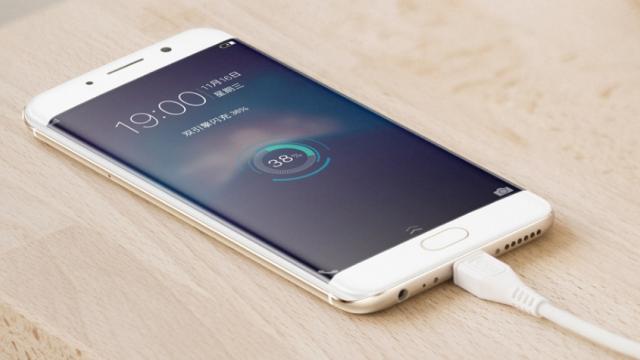 <b>Vivo anunță lansarea lui Xplay 6; phablet arătos cu display curbat și cameră duală</b>Vivo Xplay 6 este cel de-al 3-lea terminal al companiei chineze ce este anunțat astăzi, model care se laudă cu o cameră foto duală și cu un display Super AMOLED curbat. Telefonul ne aduce procesorul Qualcomm Snapdragon 820 alături de 6 GB memorie RAM