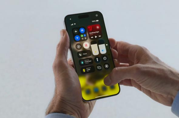 Apple Control Center mai avansat: WWDC 2024 — June 10 _ Apple 16-49 screenshot.jpg