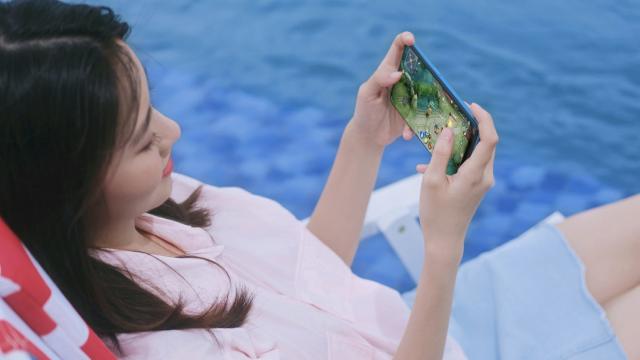 <b>Oppo A93s 5G este anunțat oficial, telefon de buget cu Dimensity 700 și ecran 90Hz</b>Începutul săptămânii ne aduce o lansare nouă din partea celor de la Oppo și anume telefonul Oppo A93s 5G proaspăt anunțat în China. Acesta poate fi considerat drept un update minor pentru A93 5G, fiind schimbat procesorul