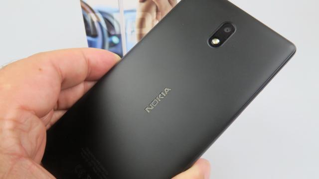 <b>Nokia 3 Unboxing: Primul contact cu un Nokia cu Android din epoca HMD Global, acum şi la teste (Video)</b>Nokia a revenit în 2017, după o aşteptare prelungită din partea fanilor şi e vorba despre o nouă Nokia acum, eliberată de obligaţiile faţă de Microsoft. În epoca HMD Global am văzut 3 terminale cu Android prezentate la MWC 2017: Nokia 3, Nokia 5 şi Nokia