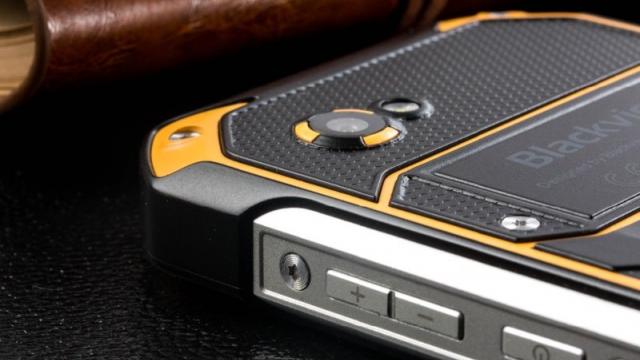 <b>Turul Magazinelor #244: Turul telefoanelor, ceasurilor şi accesoriilor robuste, ultra-rezistente şi gata de "scandal"</b>Azi am adunat laolaltă cele mai rezistente şi ultra-rezistente gadgeturi, produse şi terminale de pe piaţă, printre care şi ceasuri şi telefoane. Cum vara se mai duce omul pe un munte, mai face o excursie de zeci de kilometri şi ajunge în comuniune cu..