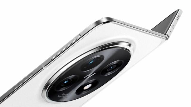 <b>Nu se va vinde în România dar putem visa: OPPO Find N6 primeşte specificaţii - pliabil carte cu ecrane mai mari</b>OPPO nu şi-a adus telefoanele pliabile de tip carte în România, din păcate, dar putem încă spera. Dacă au ajuns la noi Find X-urile, de ce nu? Ei bine, azi aflăm ce specificaţii ne-ar fi pregătit compania pentru Find N6, mulţumită