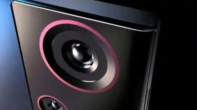 <b>Nokia N73 este un telefon cu o cameră penta şi senzor de 200 megapixeli, născut din imaginaţia unui entuziast (Concept)</b>Ideea de cameră penta pe un smartphone ne dă fiori, de când cu eşecul numit Nokia 9 Pureview. De atunci s-au cam ferit marii producători să facă abuz de senzori în spate iar Nokia nu a mai lansat vreun flagship. Asta nu opreşte fanii Nokia