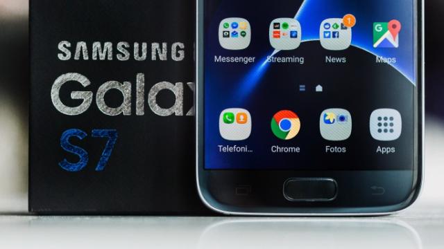 <b>Turul Magazinelor #160: revenim la telefoane, cu un mamut selfie cu cameră duală, S7 iar la preţ bun, iPhone SE atractiv şi o placă grafică cu 11 GB memorie</b>Sper că aveţi multipli porcuşori puşculiţa de spart pentru că acest Tur al Magazinelor e orice numai ieftin nu. Am găsit reduceri la 3 telefoane atractive, unul chiar new entry, plus o placă grafica obscen de scumpă, dar şi obscen de puternică.