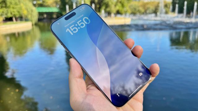 <b>Apple validează panourile BOE pentru iPhone 17 Pro; Colaborare limitată la piața din China</b>Apple a aprobat BOE Technology pentru producția de ecrane OLED destinate iPhone 17 Pro, dar exclusiv pentru modelele vândute în China. E o mutare strategică care marchează o schimbare importantă în relația Apple cu furnizorii săi chinezi, mai ales că