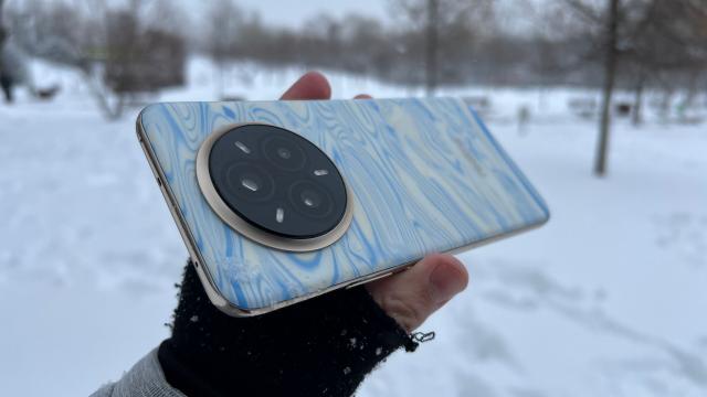 <b>Când se lansează telefoanele din seria realme 16 Pro? Avem și variantă Pro+ cu periscop</b>Era aproape final de noiembrie atunci când soseau primele detalii despre realme 16 Pro, atunci când aflam variantele de culoare și configurațiile. La doar câteva zile distanță aflam cum stă la capitolul cameră și totodată descopeream