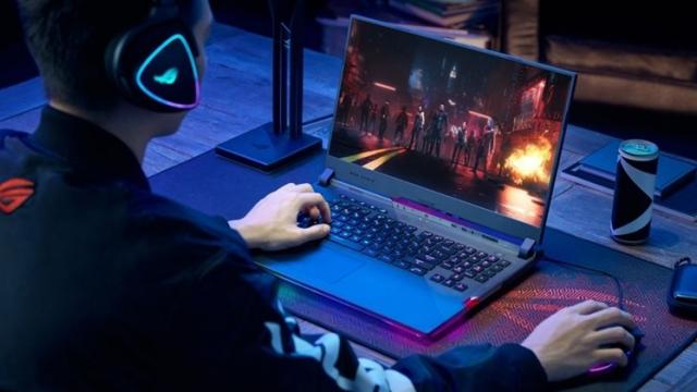 <b>Turul Magazinelor #836: Au venit laptopurile cu RTX 30, Galaxy A51 şi Redmi 9C NFC la cel mai bun preţ</b>Dacă e marţi şi vremea de afară confirma că avem 3 ceasuri rele azi, mai punem o pătură sau o suba pe noi şi facem scrolling infinit printre oferte. Aşa se prezintă la înaintare 6 produse tentante, care compun Turul Magazinelor. Azi au intrat în România