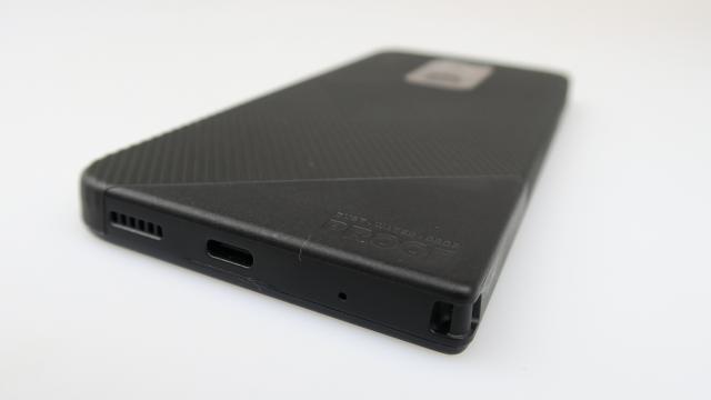 <b>Motorola Defy 2021: Acustica mono, dar cu volum din plin</b>Motorola Defy 2021 vine cu un singur difuzor, amplasat jos şi cu un jack audio, pe care îl găsiţi sus. În setările telefonului veţi putea descoperi şi zona Audio Effects, cu un egalizator cu setări pentru extra bas, extra treble, Vocalizer sau un sunet