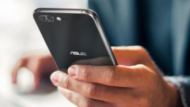 <b>ASUS X018D ar putea fi primul smartphone cu display 18:9 al taiwanezilor; apare în GFXBench cu dotări modeste</b>Ei bine se pare că și taiwanezii de la ASUS vor face trecerea la panourile 18:9, detaliu dezvăluit chiar astăzi de către o listare a unui smartphone misterios în GFXBench. Produsul apare sub numele de cod ASUS X018D și este menționat aici faptul că