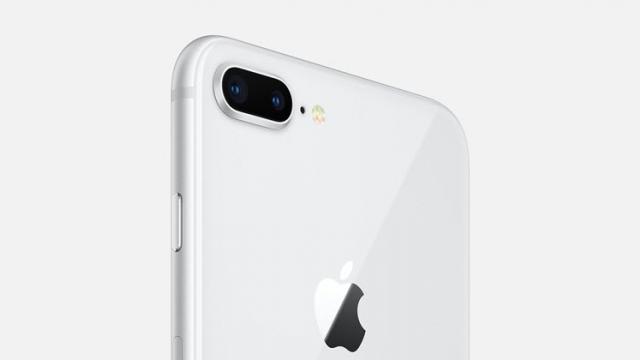 <b>Preț și disponibilitate iPhone 8 Plus în România</b>La doar o zi de la prezentarea oficială a lui iPhone 8 Plus iată că apar și primele listări de pe plan local pentru acest nou nou smartphone. Ca design nu avem parte de mari schimbări, poate doar cu excepția panoului spate care acum este din stilcă