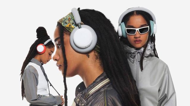 <b>CMF Headphone Pro sunt căști wireless over-ear modulare, cu autonomie fantastică de până la 100 de ore și au și ANC</b>Brandul CMF al celor de la Nothing continuă să lanseze noi produse, iar astăzi prezintă primele căști over-ear din portofoliu - numite Nothing Headphone Pro. De ce nu "Headphones" doar cei de la Nothing știu, dar trecând peste