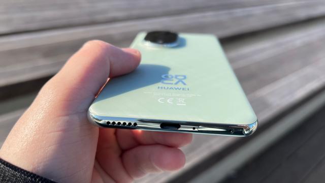 <b>HUAWEI nova 13 Pro: Hardware cu noutăți la nivel de procesor, cameră ultra-wide și baterie mai mare</b>HUAWEI rămâne secretoasă cu privire la procesoarele pe care le folosește, dar grație aplicațiilor benchmark descoperim detalii despre soluțiile folosite. Pe acest nova 13 Pro găsim un cipset octa-core (posibil Kirin 8000), dezvoltat