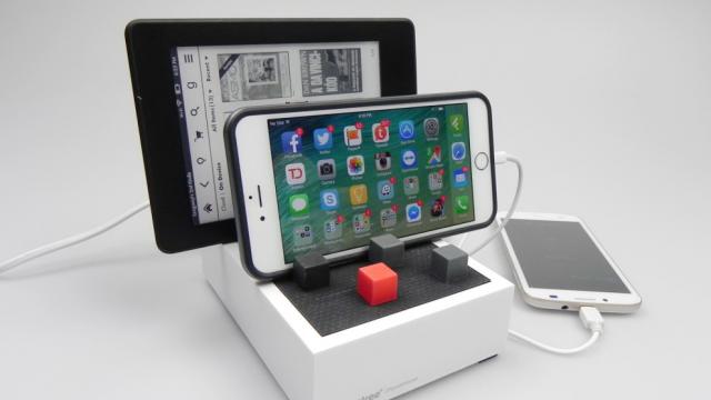 <b>Turul Magazinelor #43: suporturi şi dock-uri pentru prea multele noastre gadgeturi, sistem audio ca pe vremuri, produse smart home la reducere</b>Pentru că a venit frigul e clar că vom petrece mai mult timp în casă, deci au sens nişte produse care să ne facă locuinţa ceva mai inteligentă. În plus, nu strica nici accesorii pentru terminalele mobile şi am găsit şi un sistem audio "ca pe vremuri"..